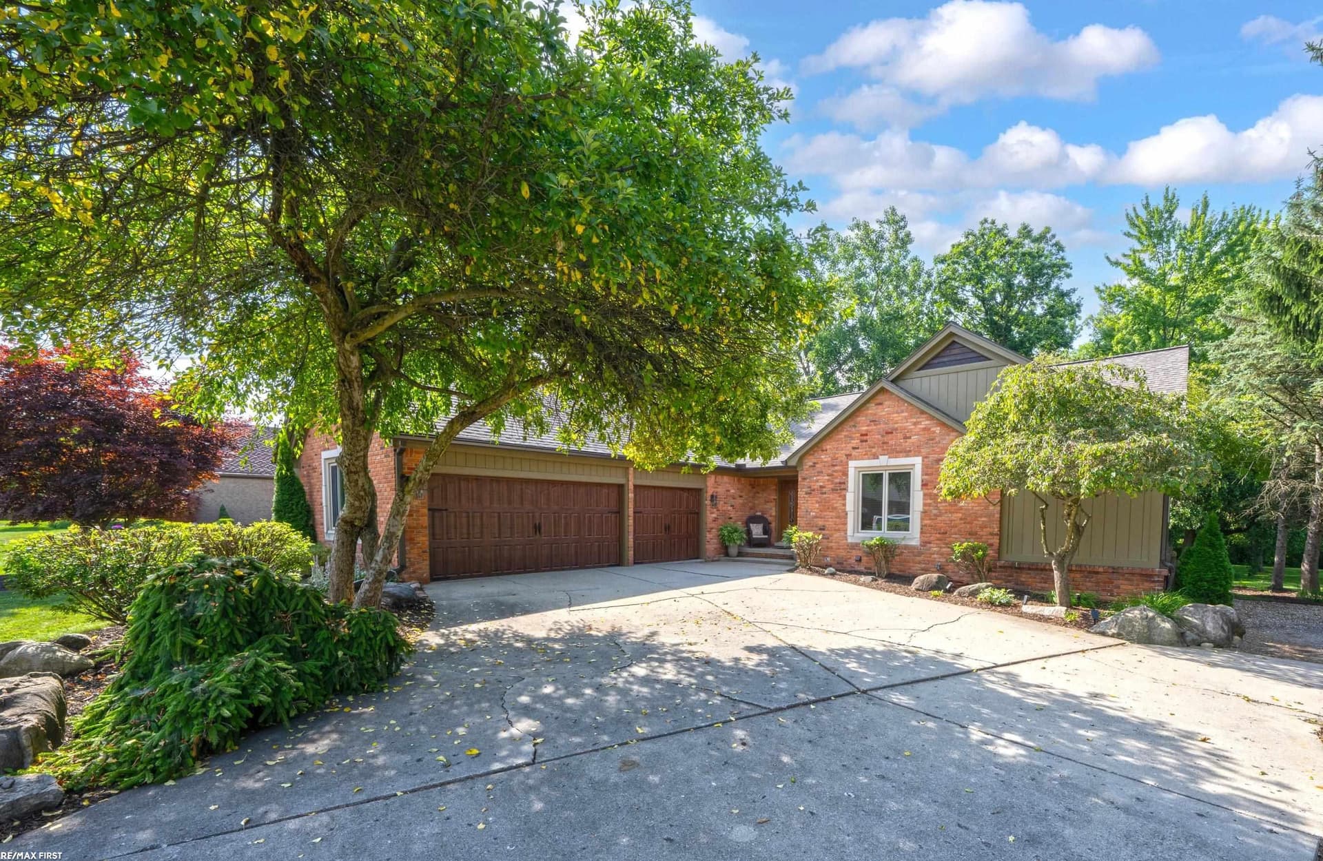 1734 Snowden Circle, Rochester Hills, MI 48306