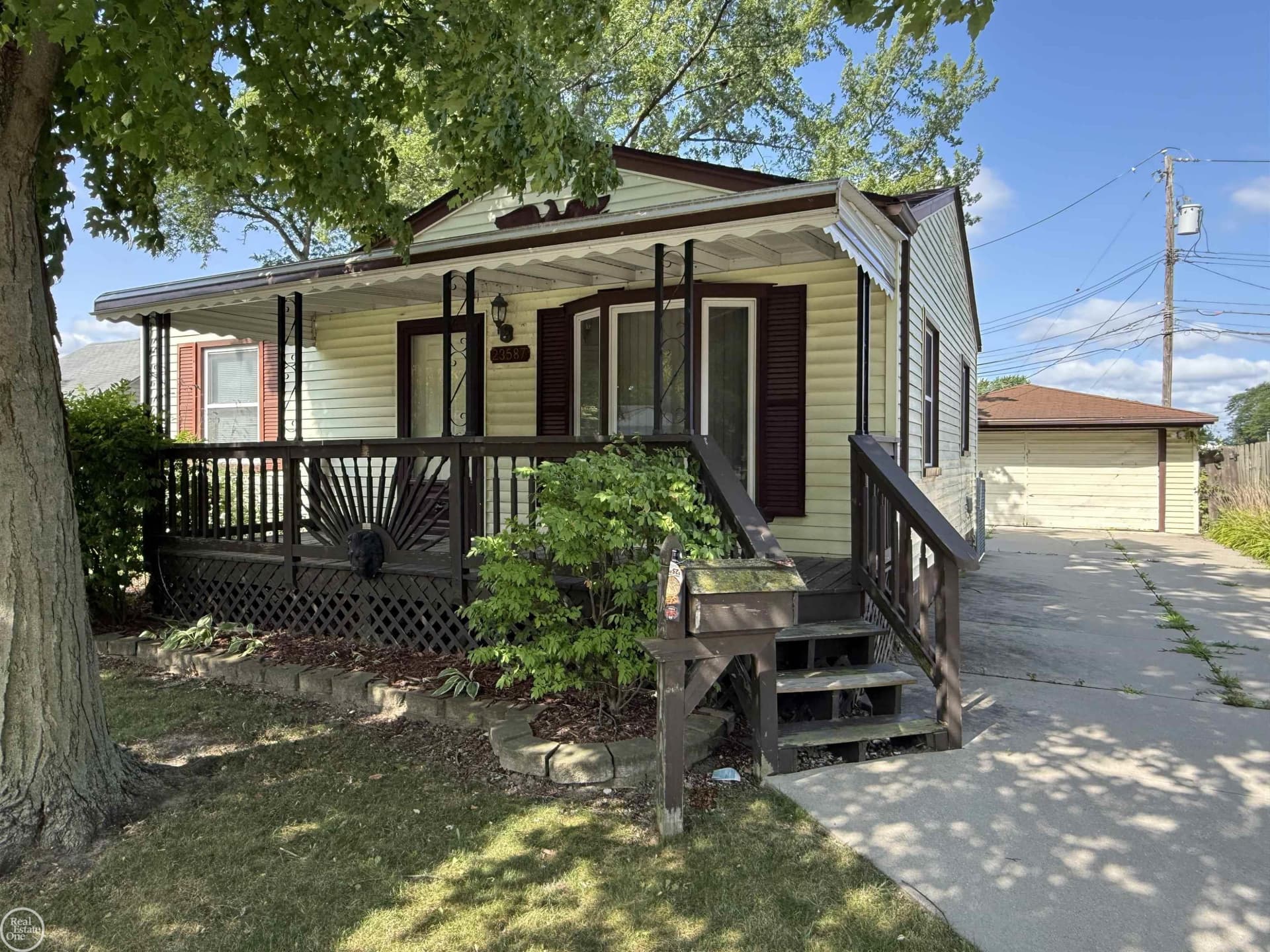 23587 Lawson Avenue, Warren, MI 48089