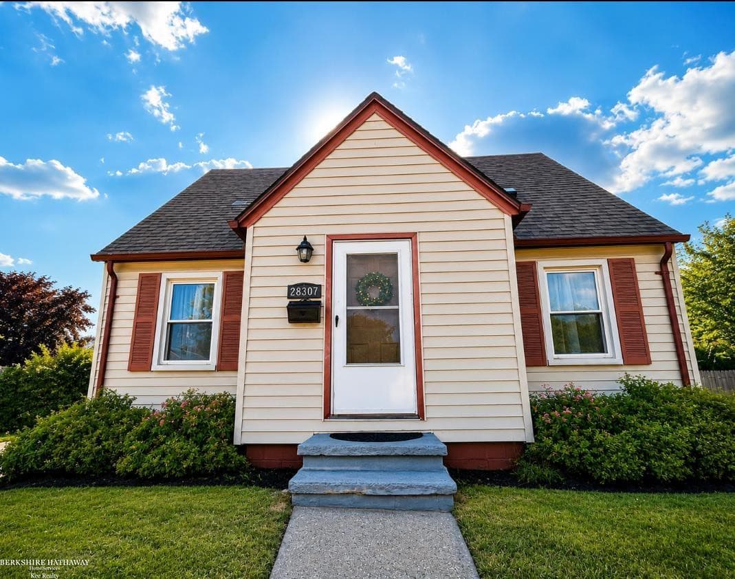 28307 Essex Street, Roseville, MI 48066