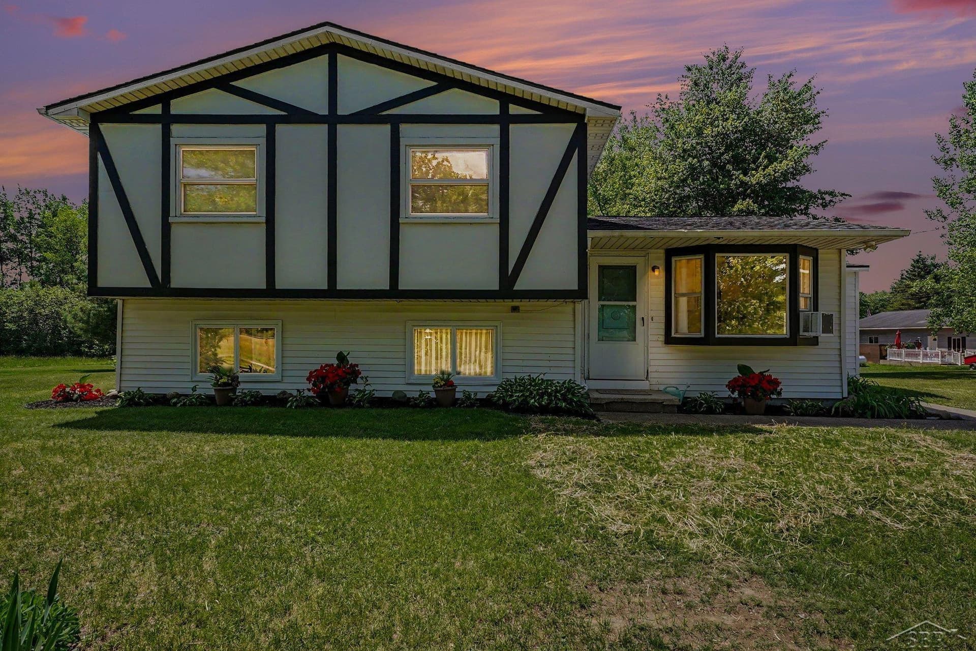 2424 E Shaffer Road, Midland, MI 48642