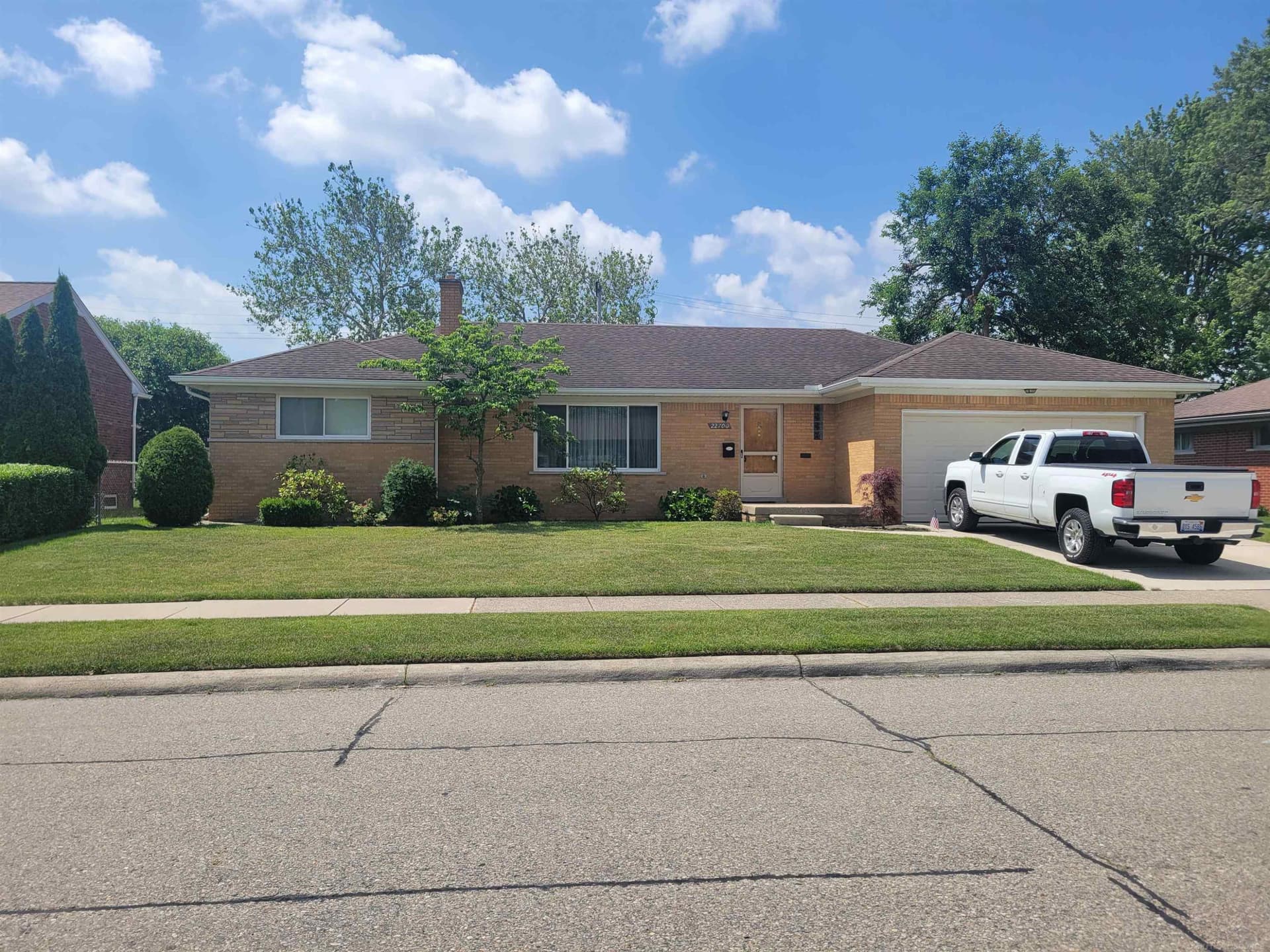 22700 Barton Street, Saint Clair Shores, MI 48081