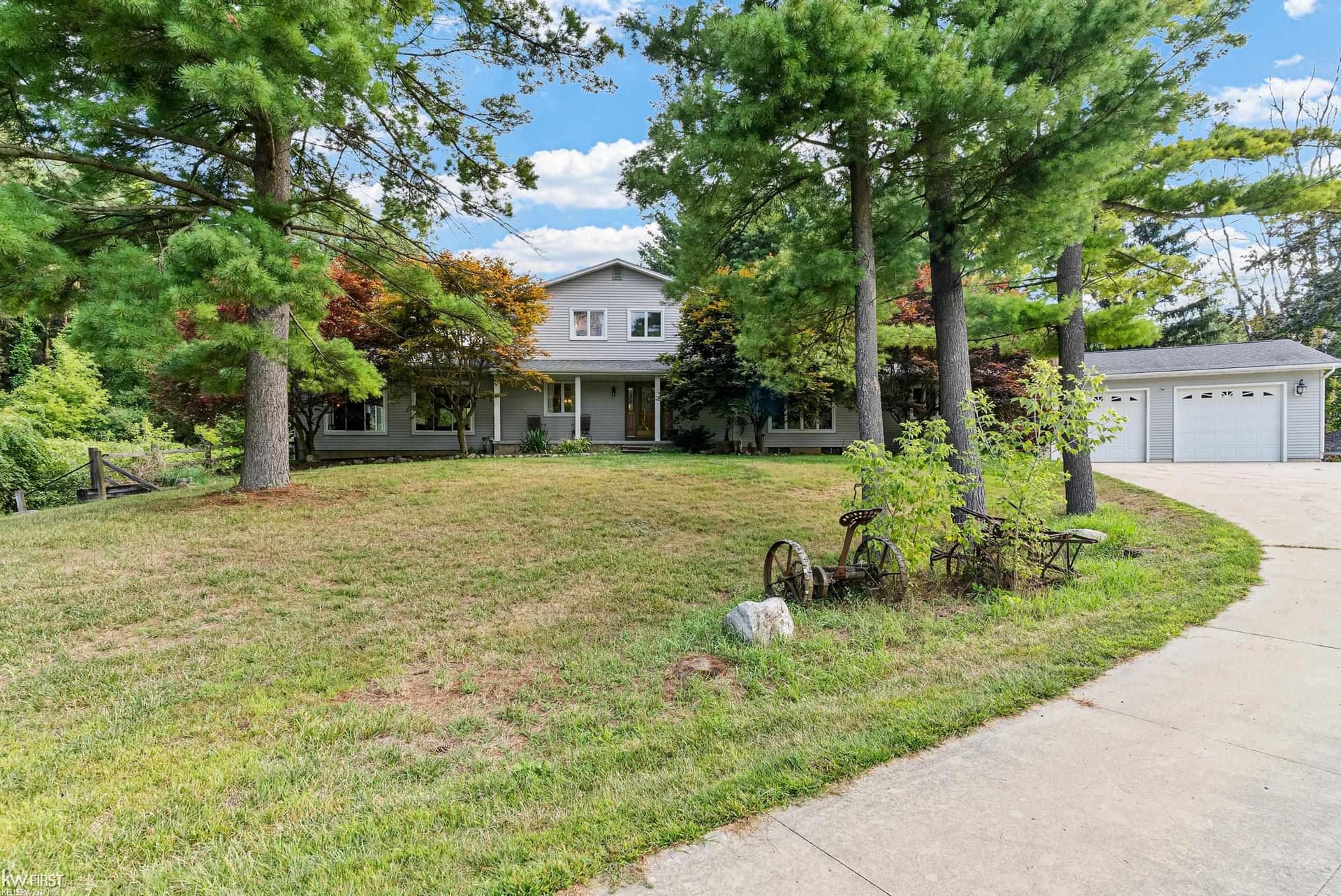 1061 Rose Center Road, Fenton, MI 48430