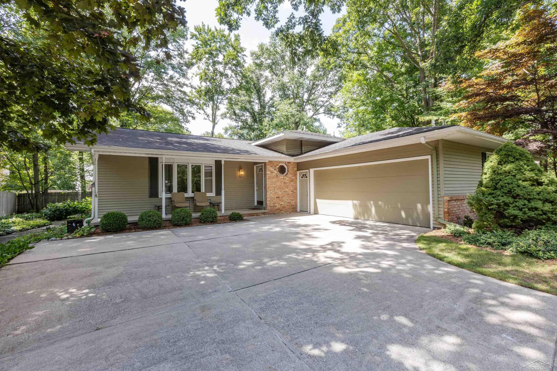 5 Robin Ct Court, Midland, MI 48640