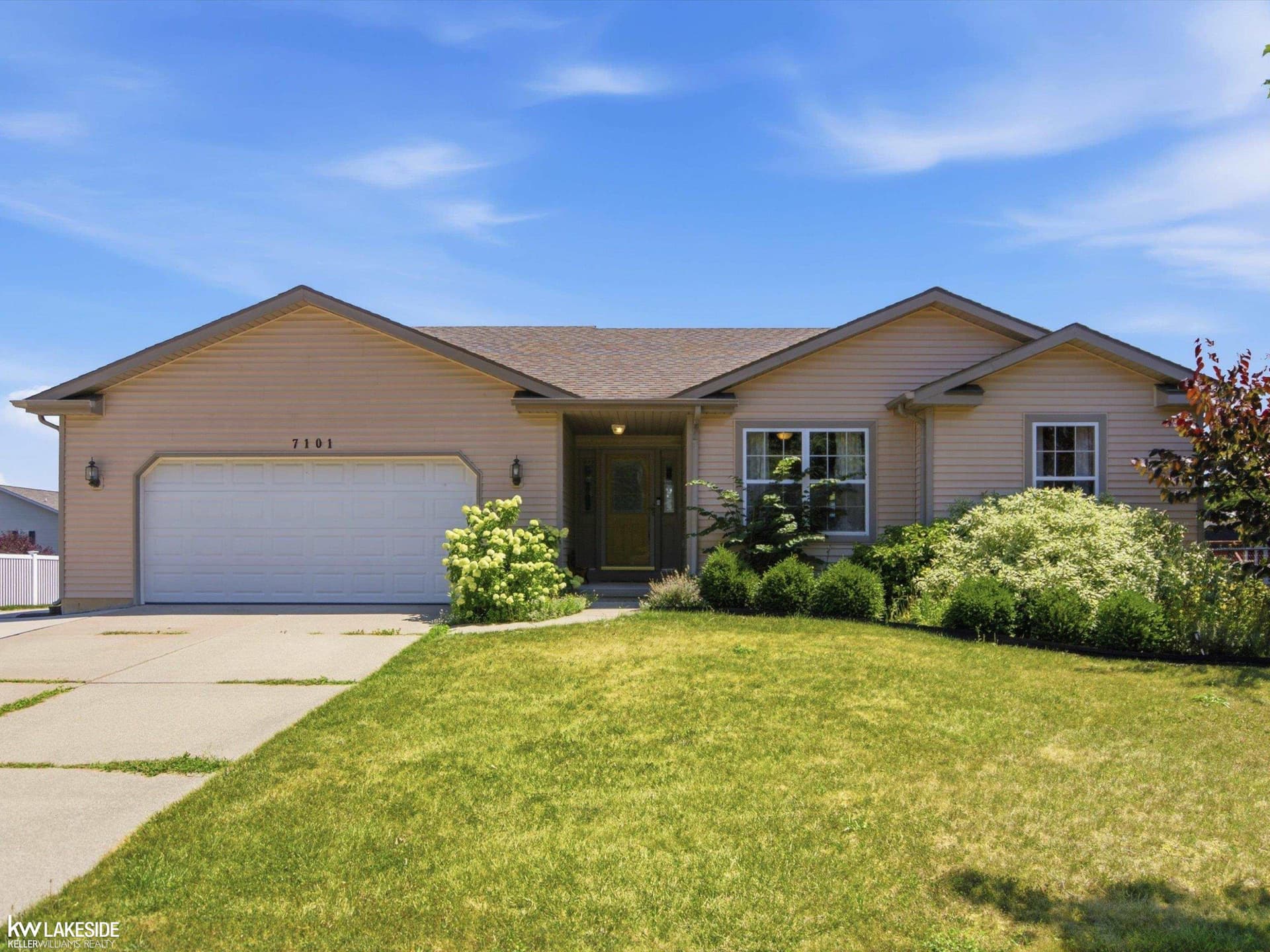 7101 Glen Oak Drive, Grand Blanc, MI 48439