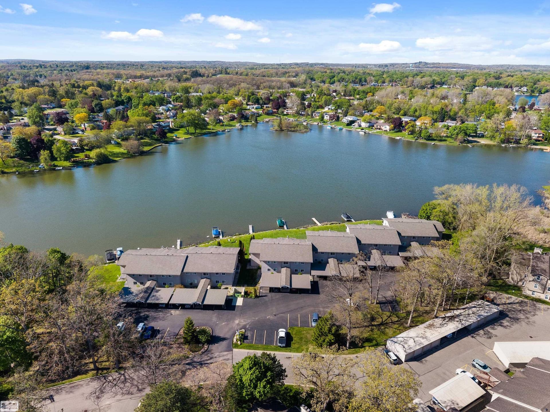 4964 Lake Point Drive, Waterford, MI 48329