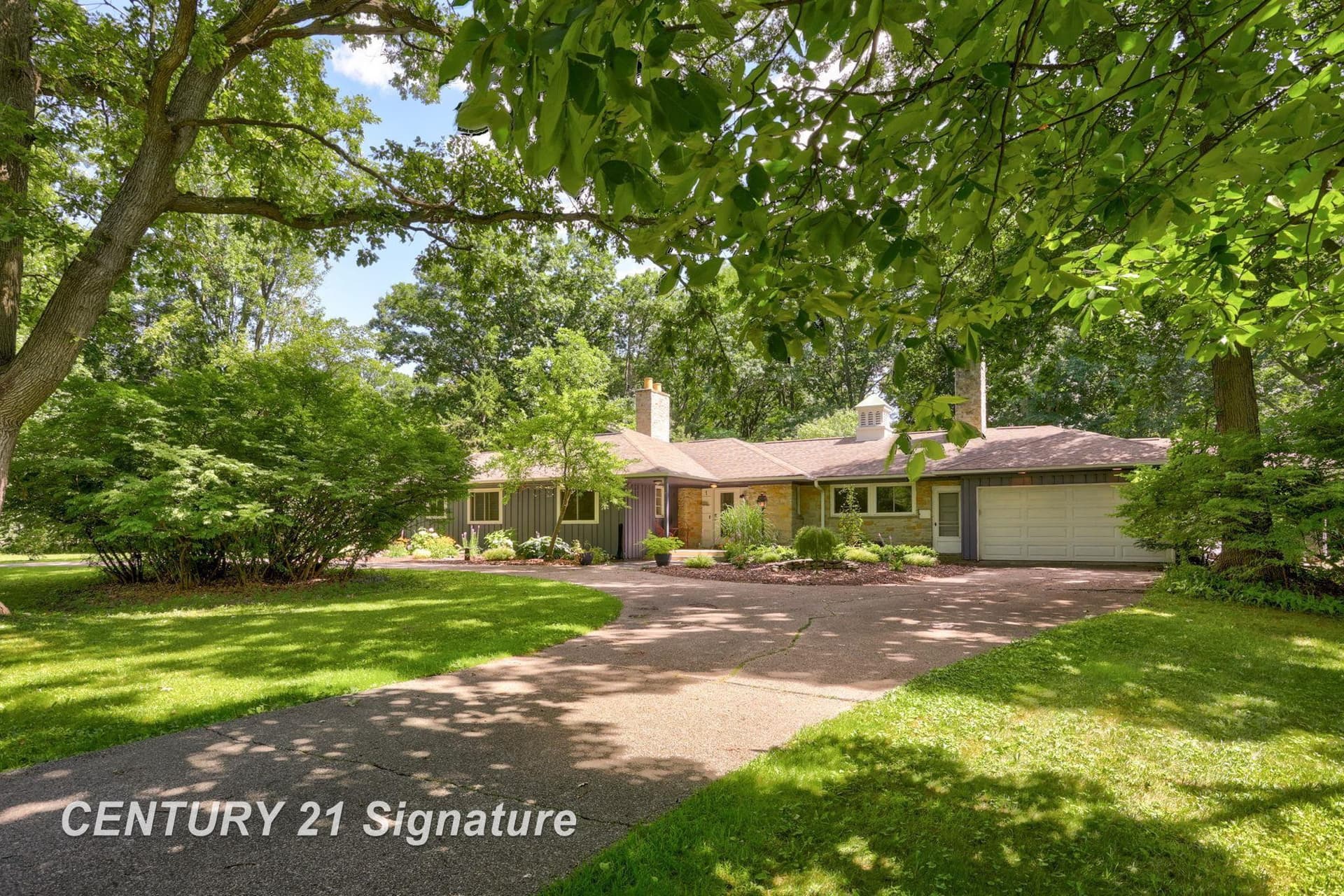 1 N Center Woods Drive, Saginaw, MI 48638