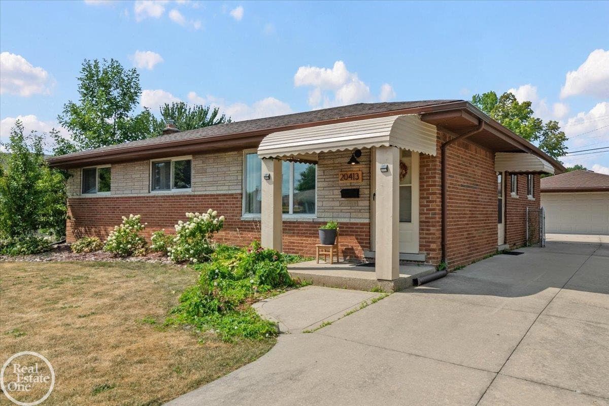 20413 Shores Street, Saint Clair Shores, MI 48080