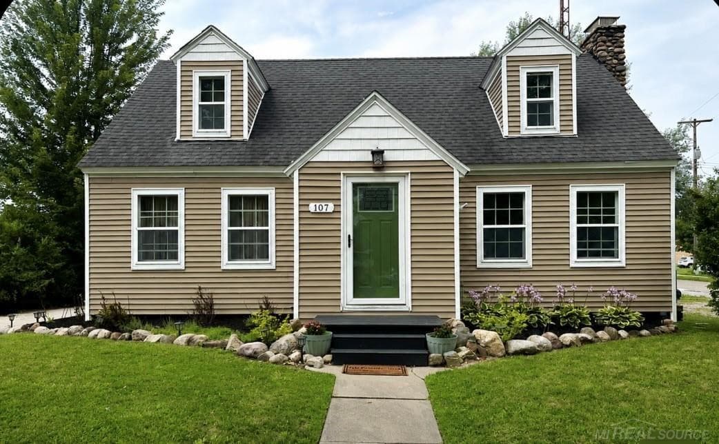 107 N Reinberg Avenue, Scottville, MI 49454