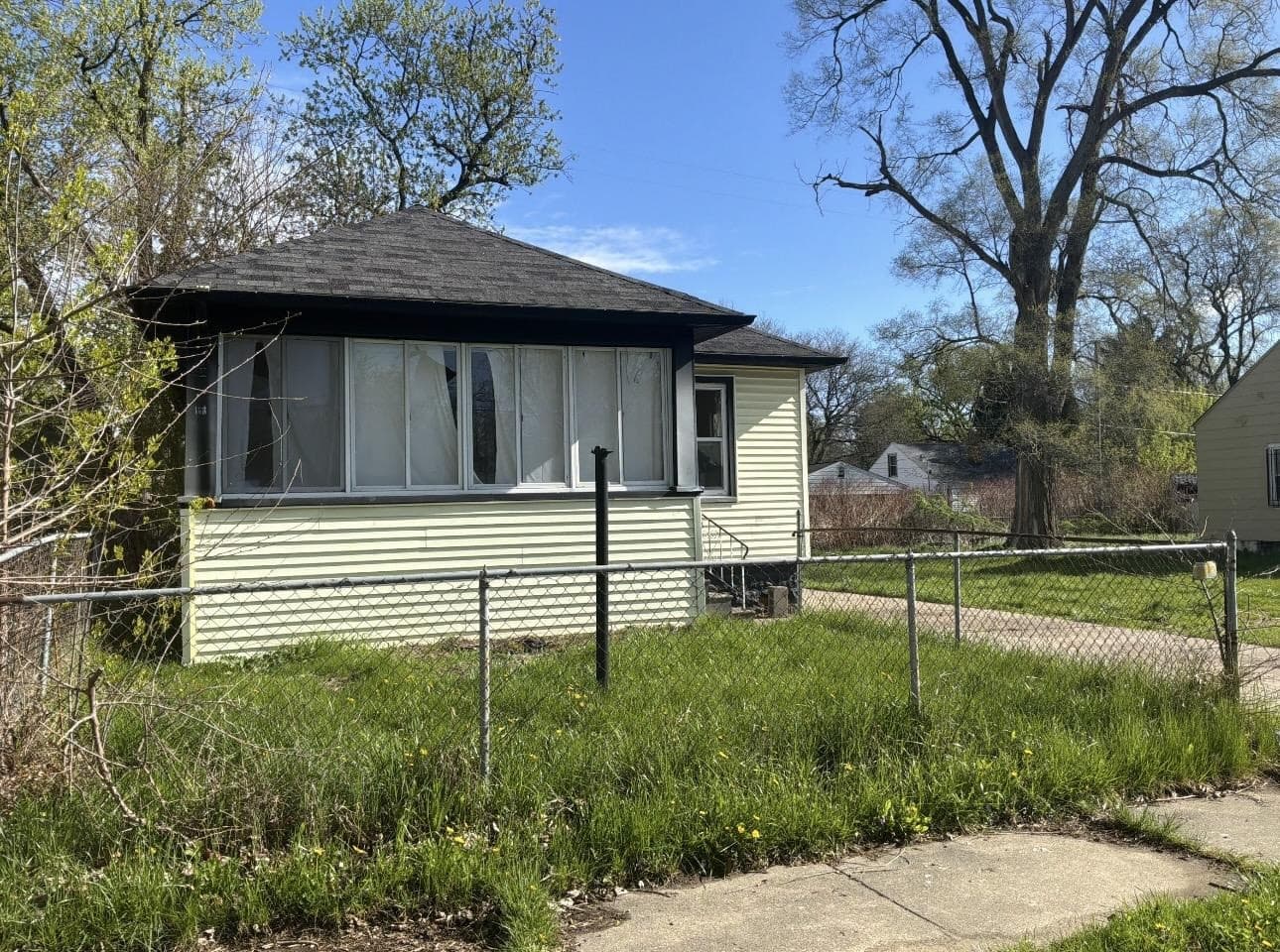 317 E Baltimore Boulevard, Flint, MI 48505