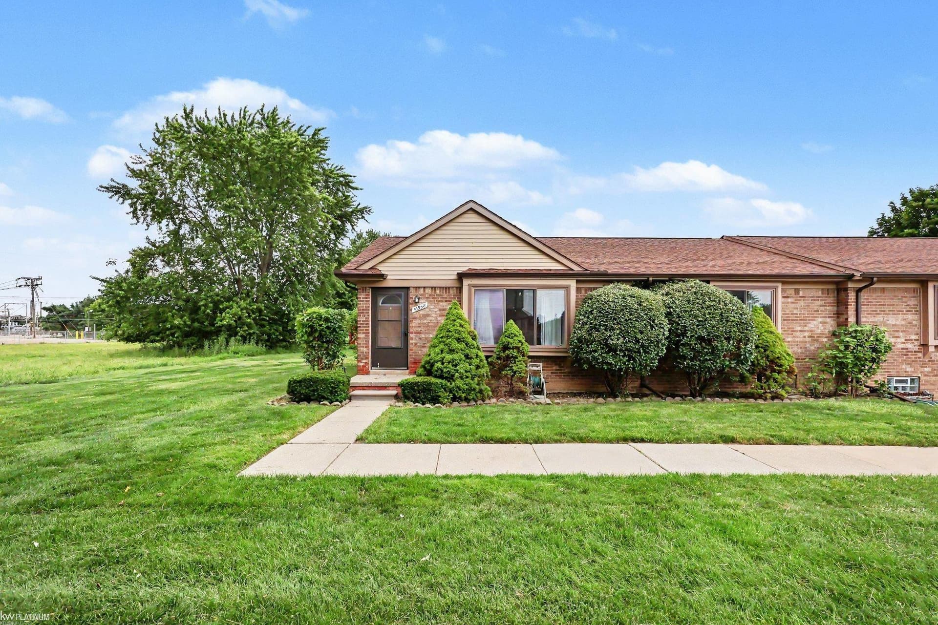 16958 Kingsbrooke Drive, #25, Clinton Twp, MI 48038
