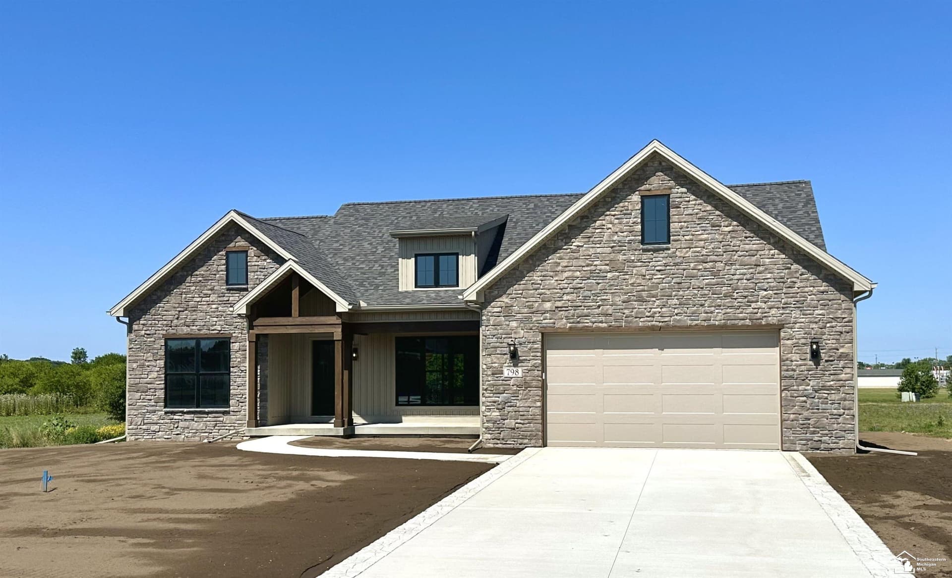 798 E Sweet Briar Lane, Monroe, MI 48161