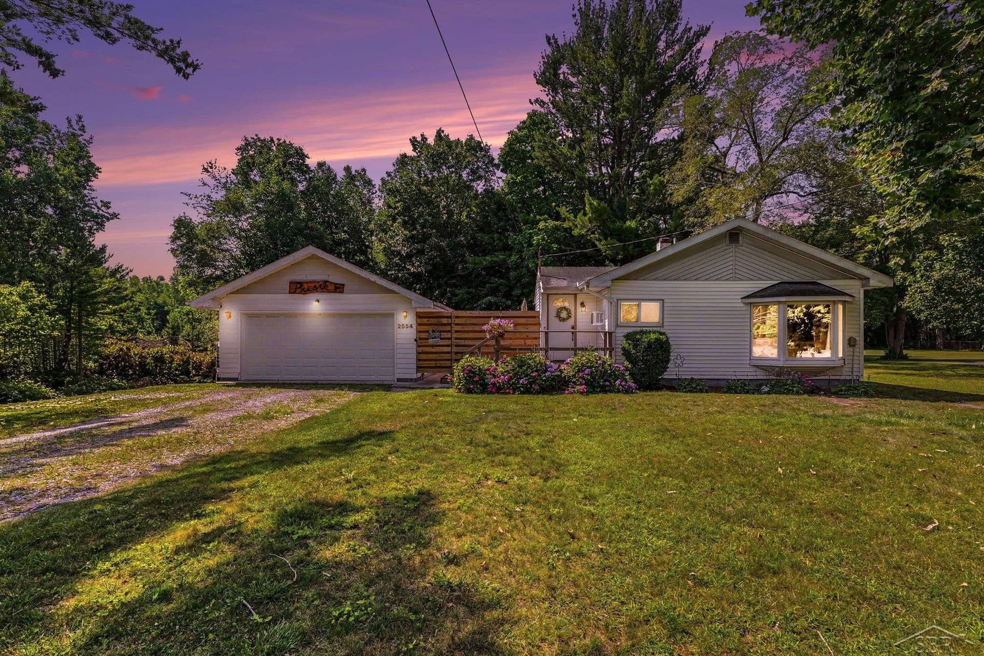 2554 E Ashby Road, Midland, MI 48640