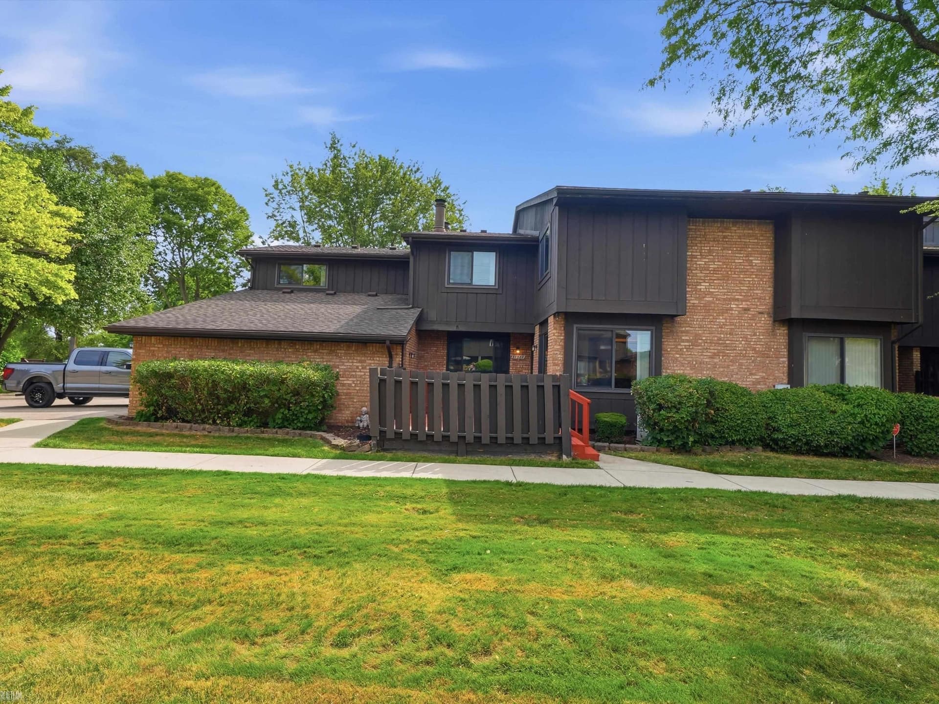 37388 Clubhouse Drive, Sterling Heights, MI 48312