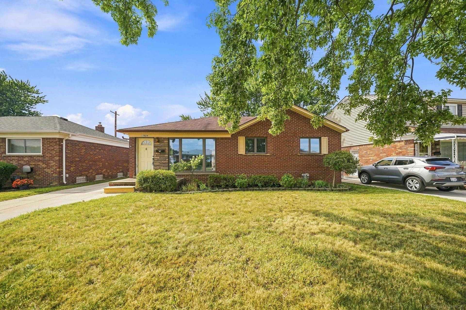 17824 Airport Road, Fraser, MI 48026