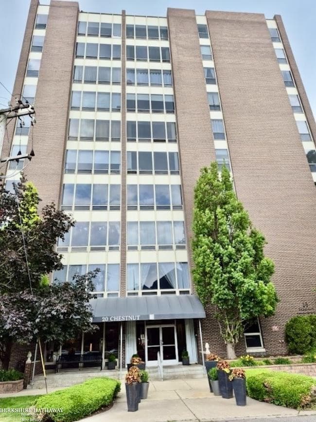 20 Chestnut Street, Wyandotte, MI 48192