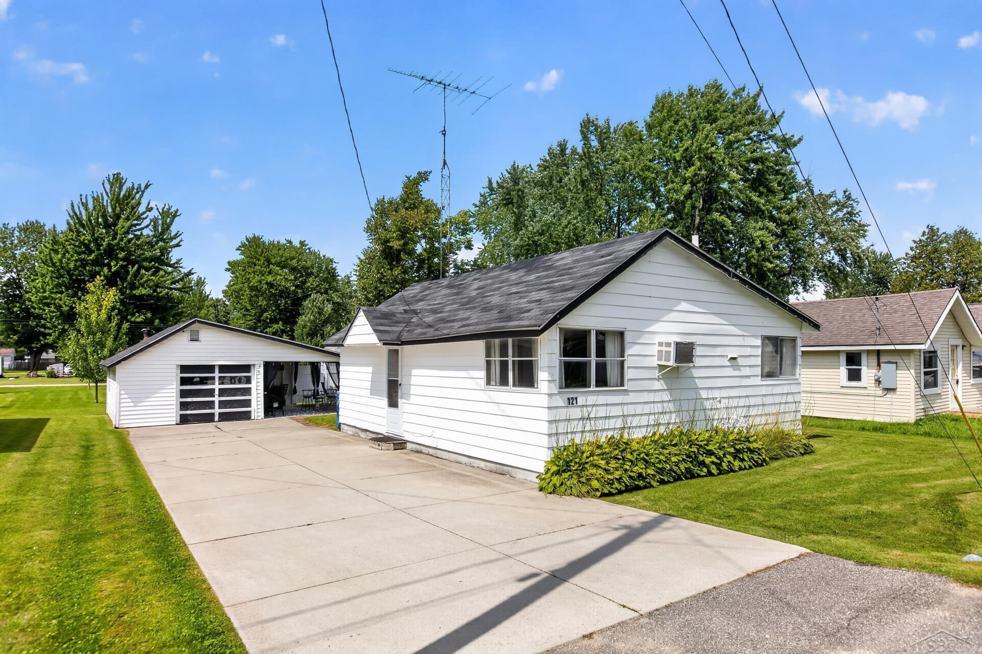121 Sandpiper Avenue, Houghton Lake, MI 48629