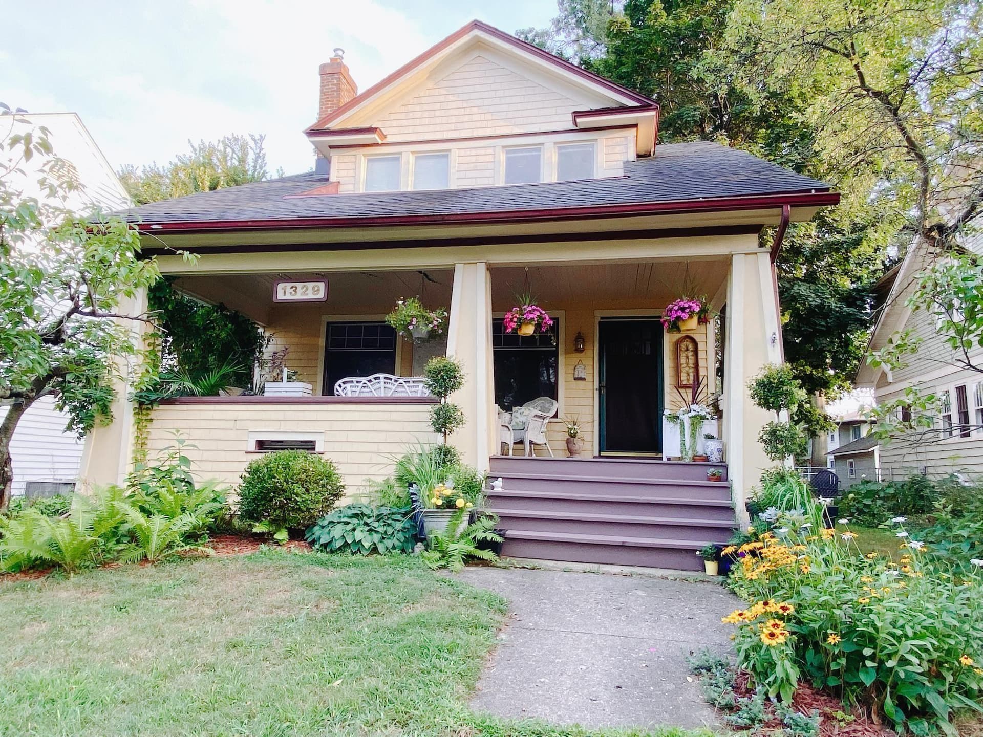 1329 Hillcrest Avenue, Kalamazoo, MI 49008