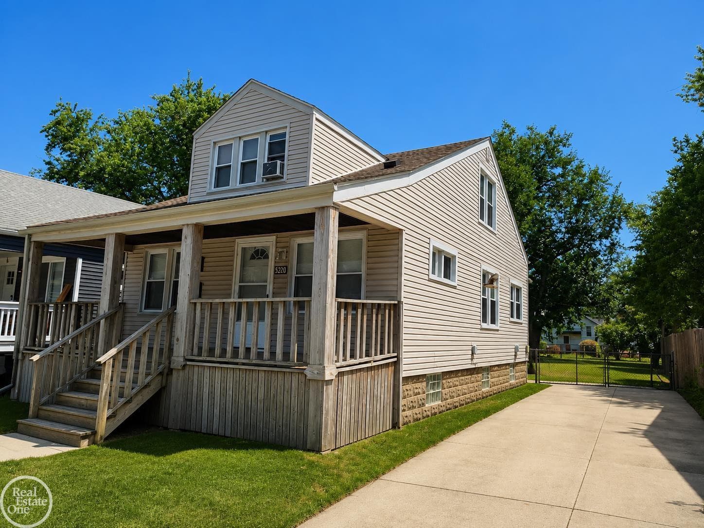 320 E Cambourne Street, Ferndale, MI 48220