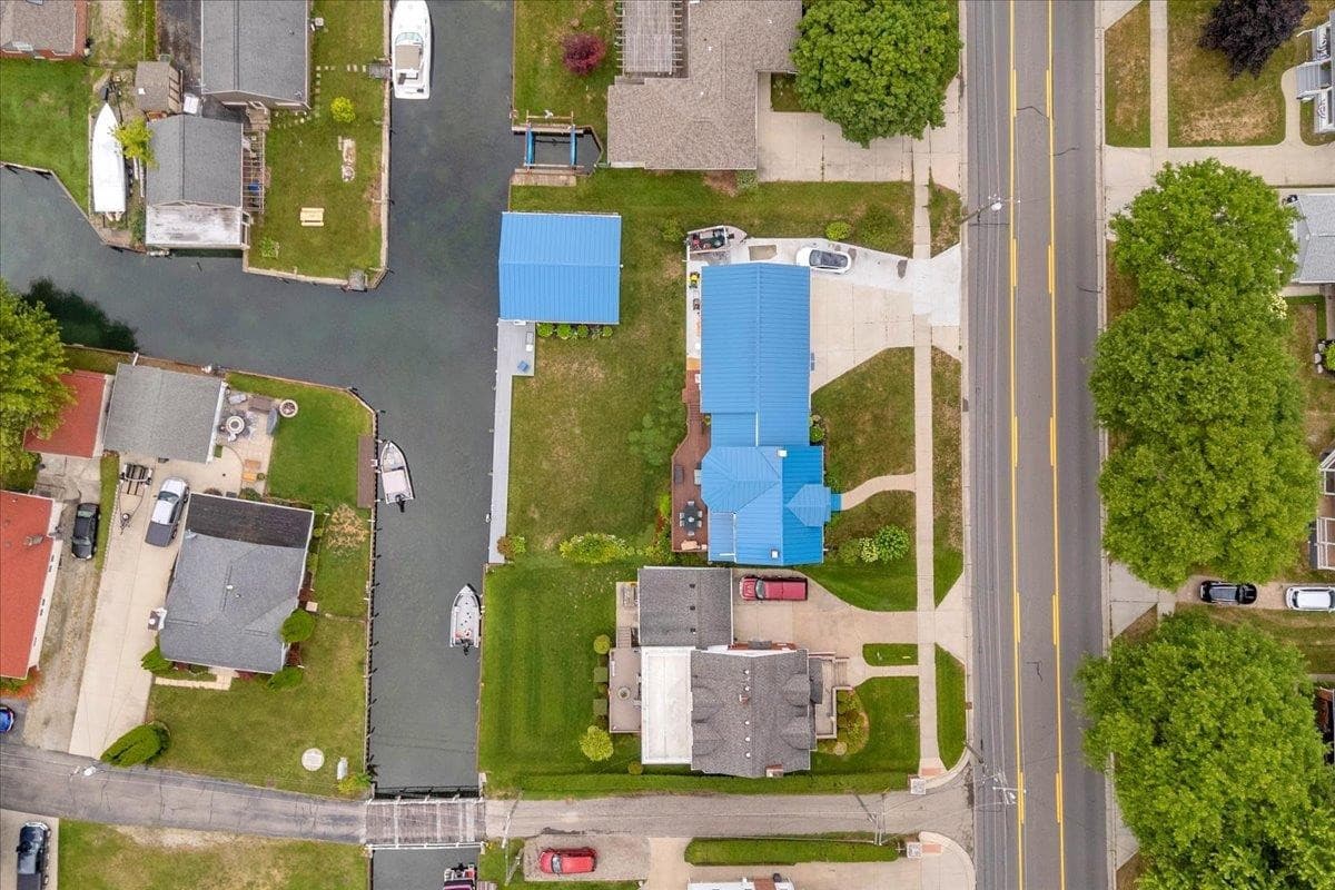 1748 Saint Clair River Drive, Algonac, MI 48001