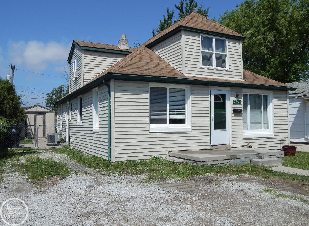 25143 Lawn Street, Roseville, MI 48066
