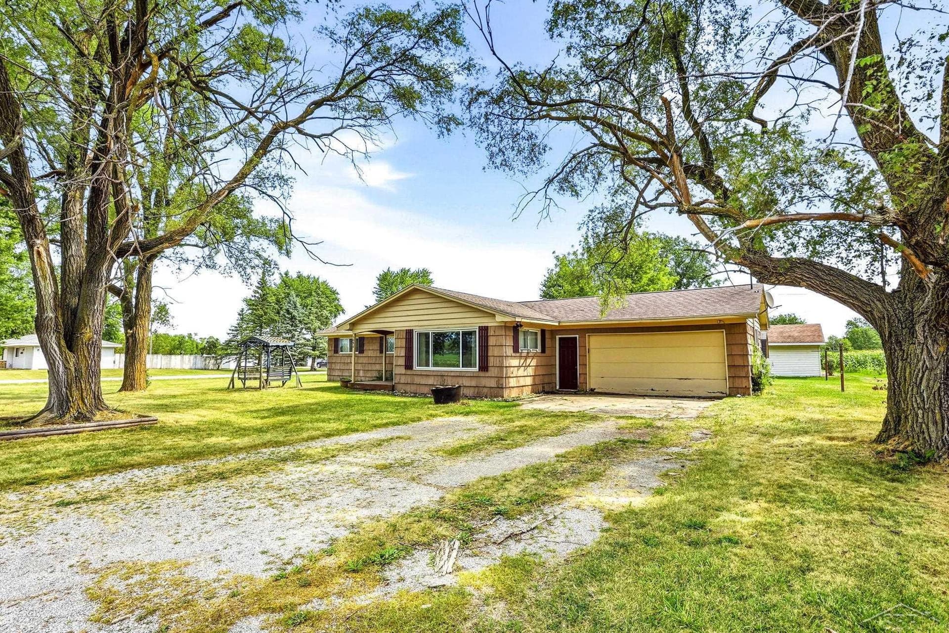 5098 S Venoy Road, Saginaw, MI 48604