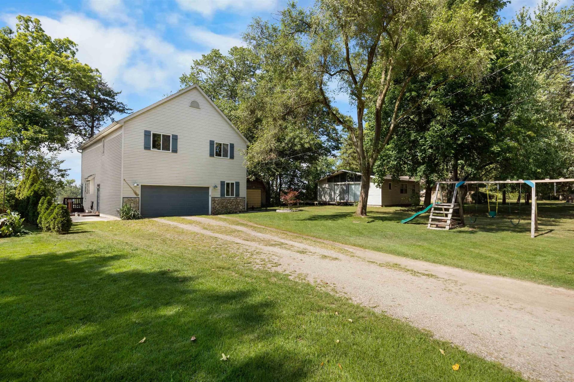 8970 River Valley Road, Brighton, MI 48116