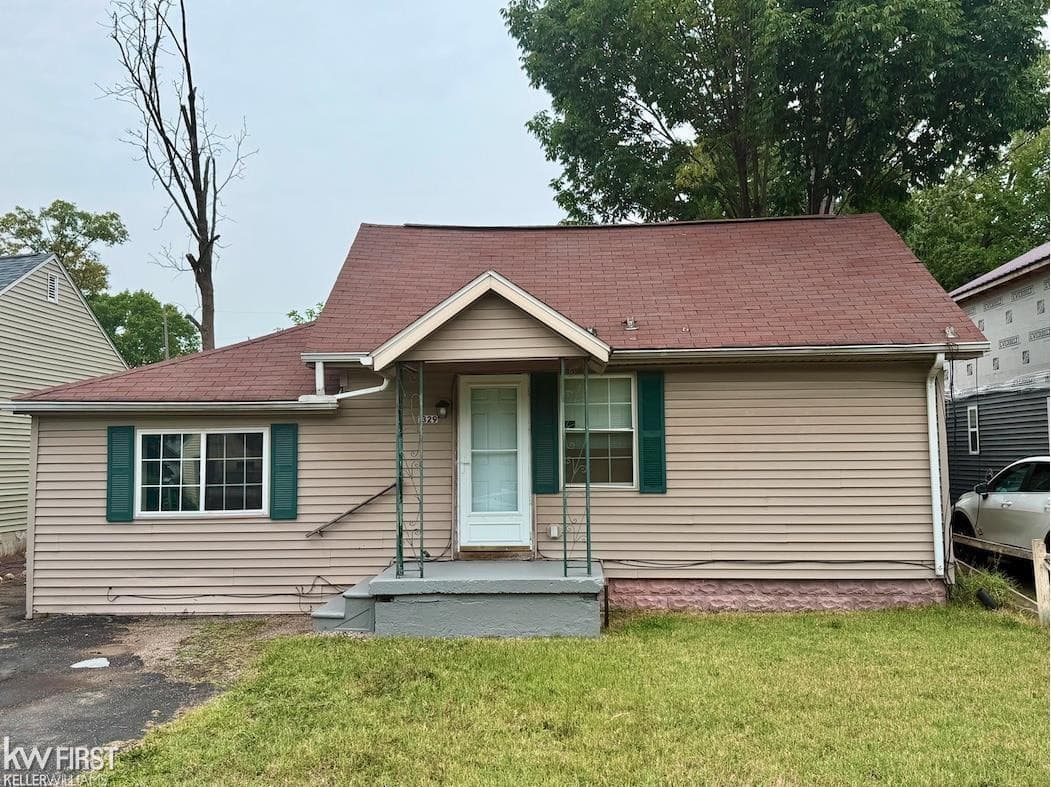1329 E Decamp Street, Burton, MI 48529