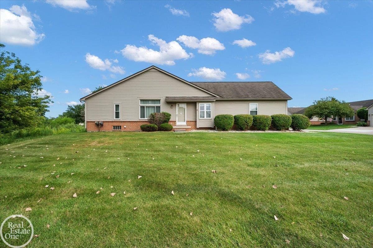 34384 Manor Run Circle, Sterling Heights, MI 48312