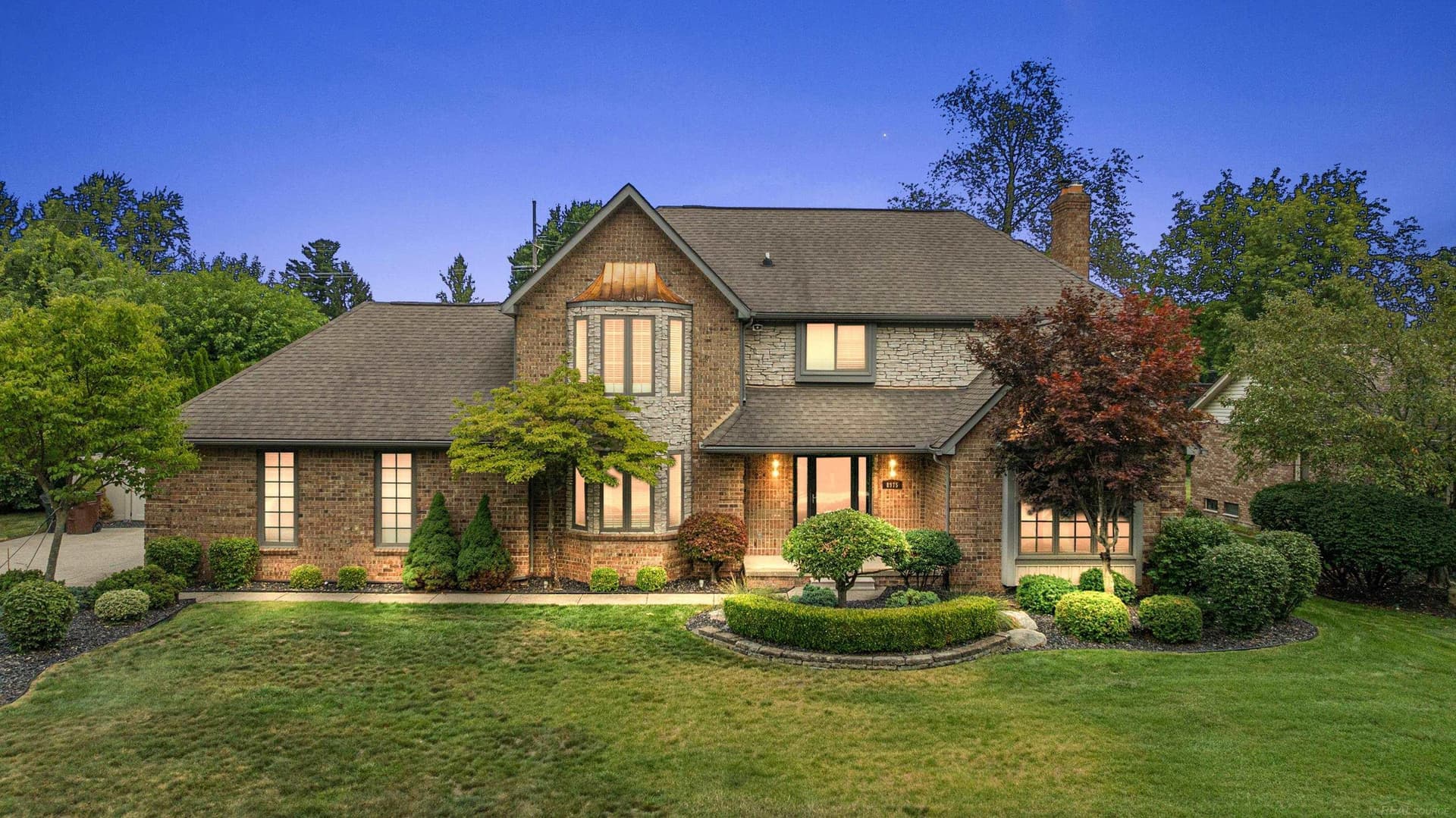8975 Shelby Woods Drive, Shelby Twp, MI 48317