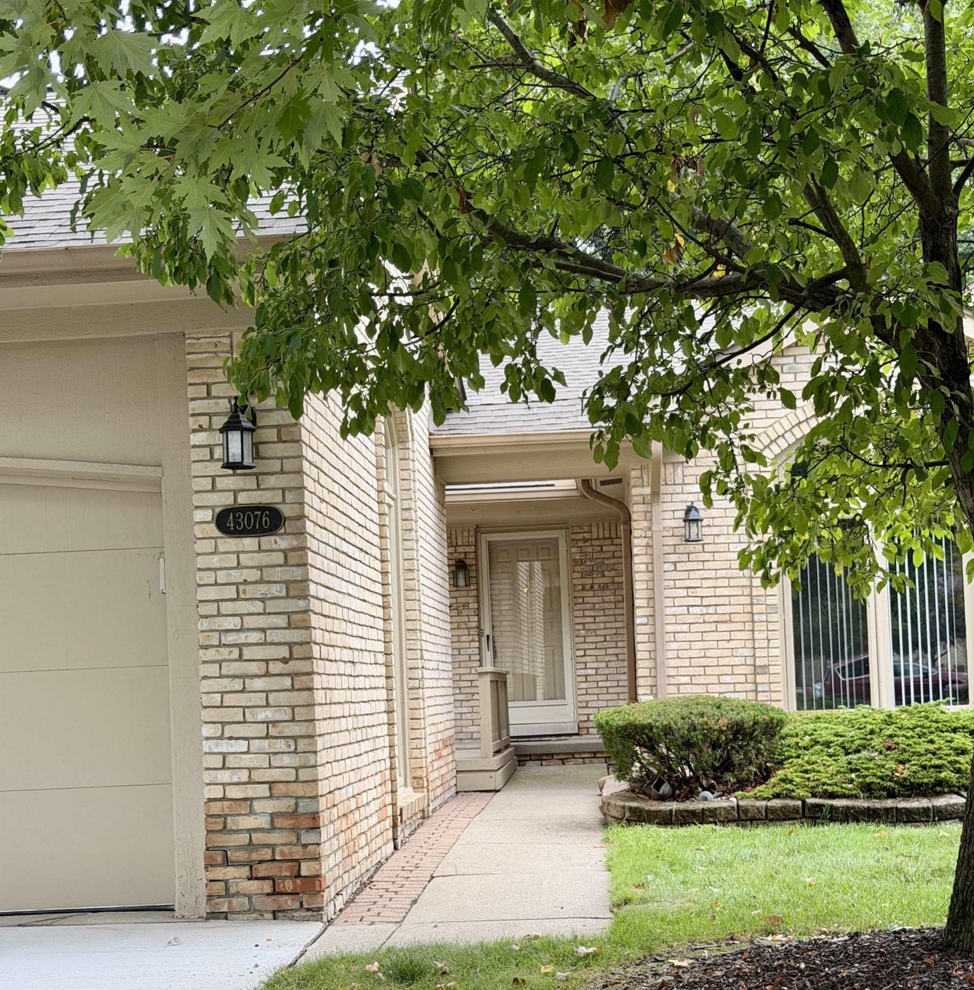 43076 W Kirkwood Drive, Clinton Twp, MI 48038
