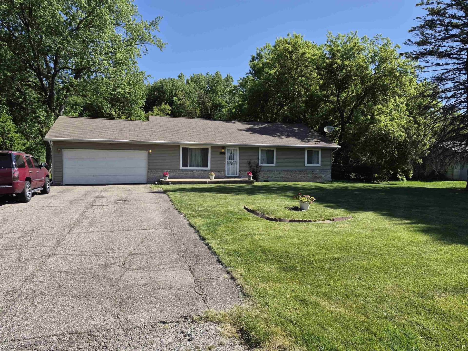 1282 Arrowhead Drive, Burton, MI 48509