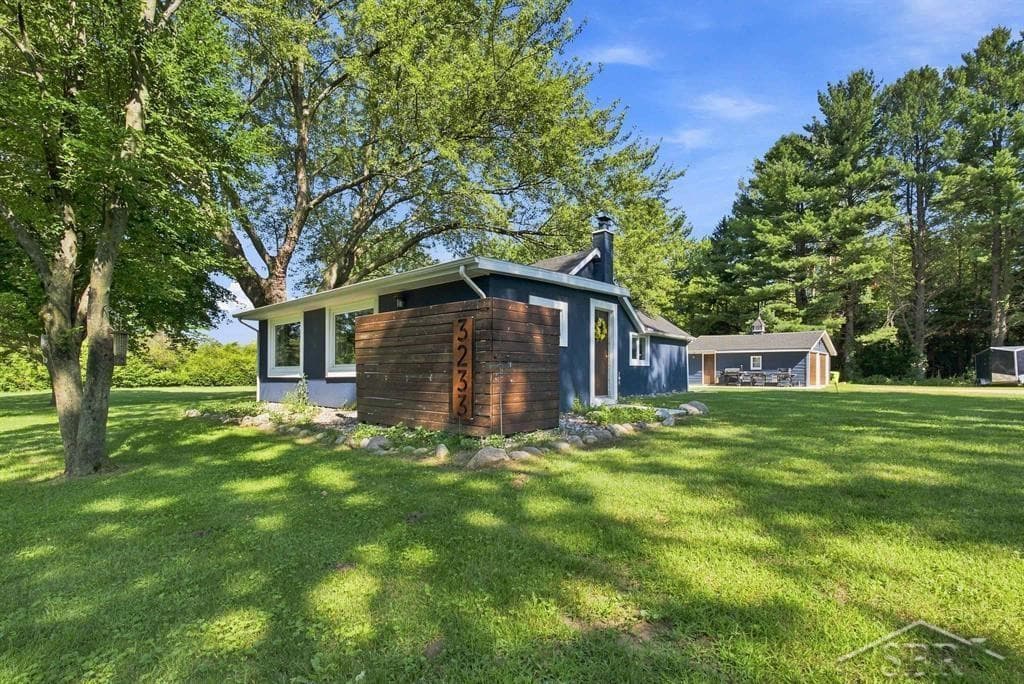 3233 E Gordonville Road, Midland, MI 48640