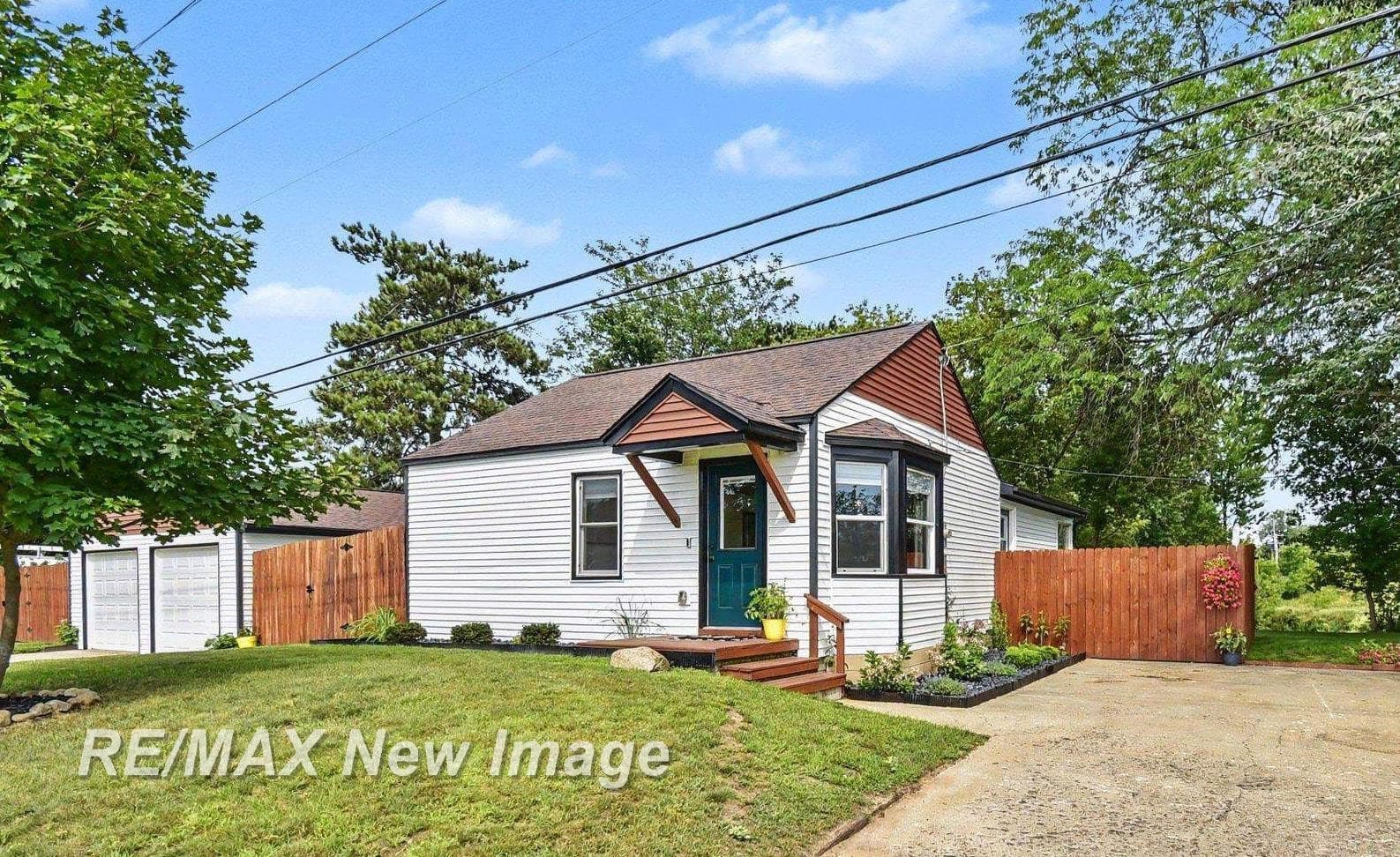 1370 N Thomas Road, Saginaw, MI 48609