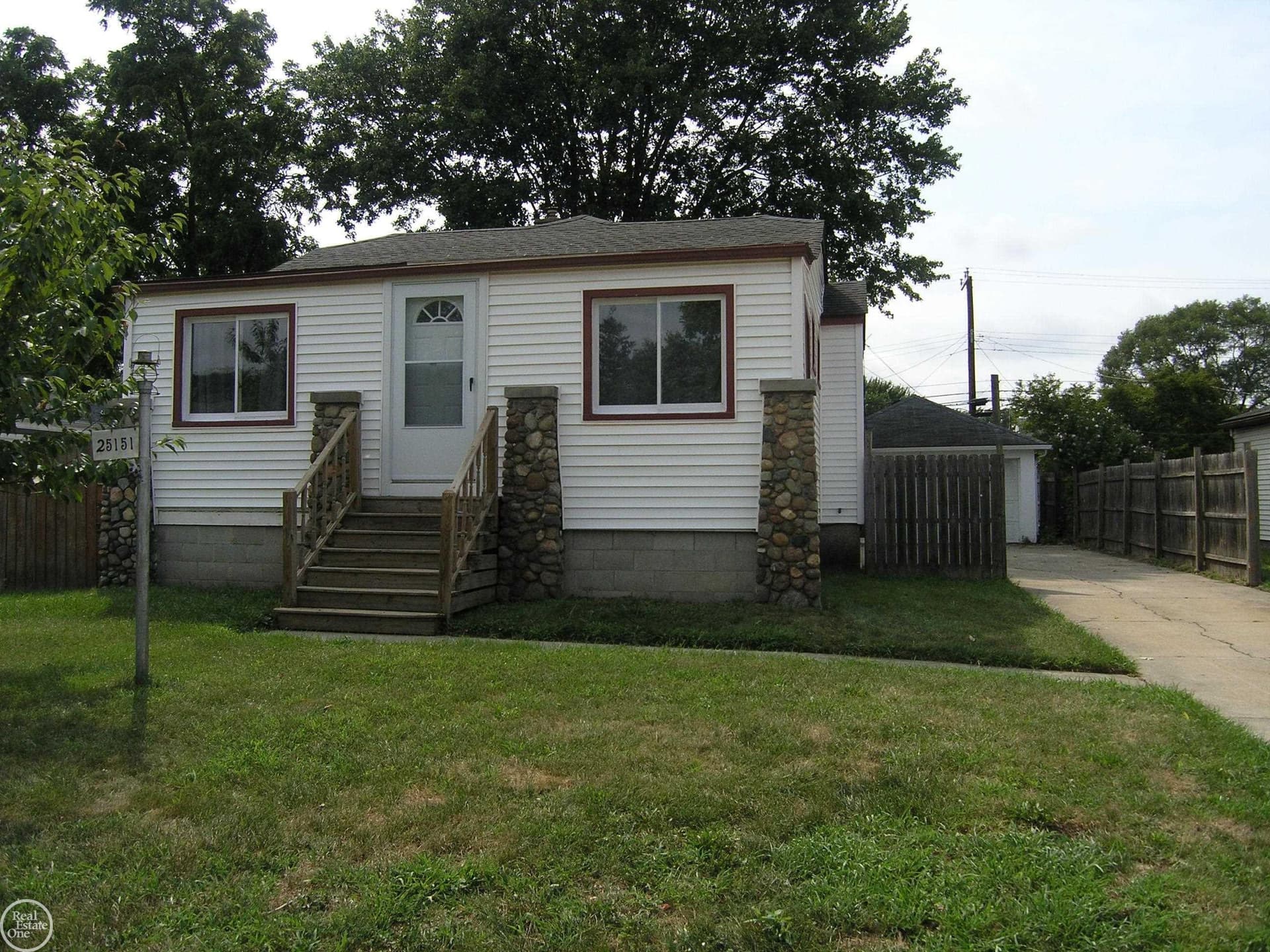 25151 Dodge Street, Roseville, MI 48066