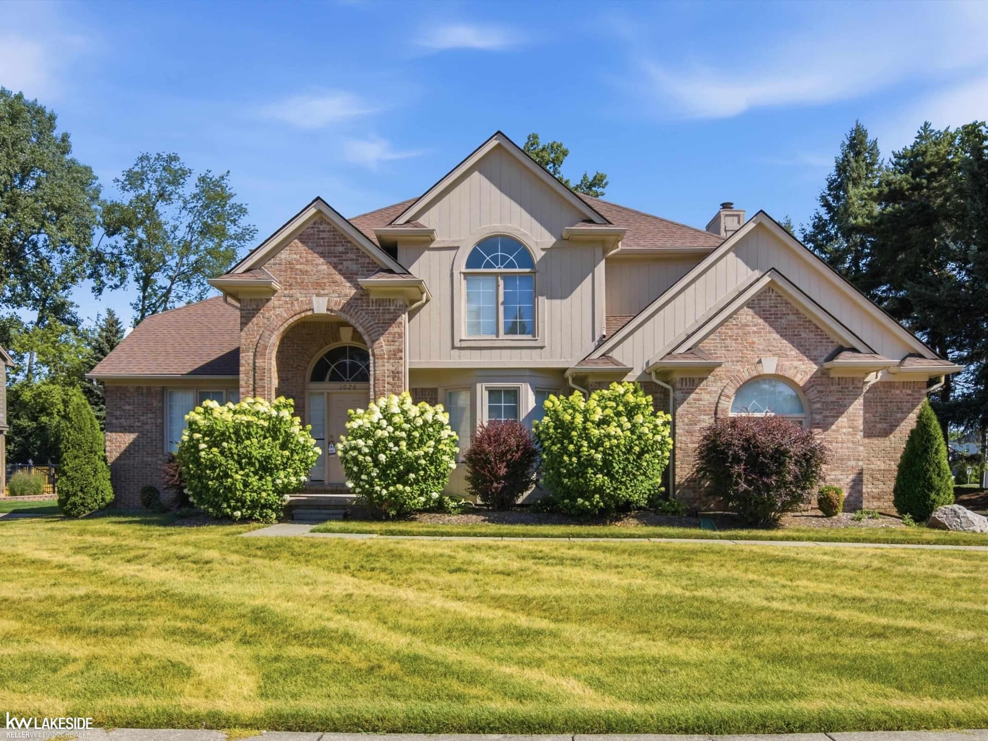 1026 Covington Place Drive, Rochester Hills, MI 48309