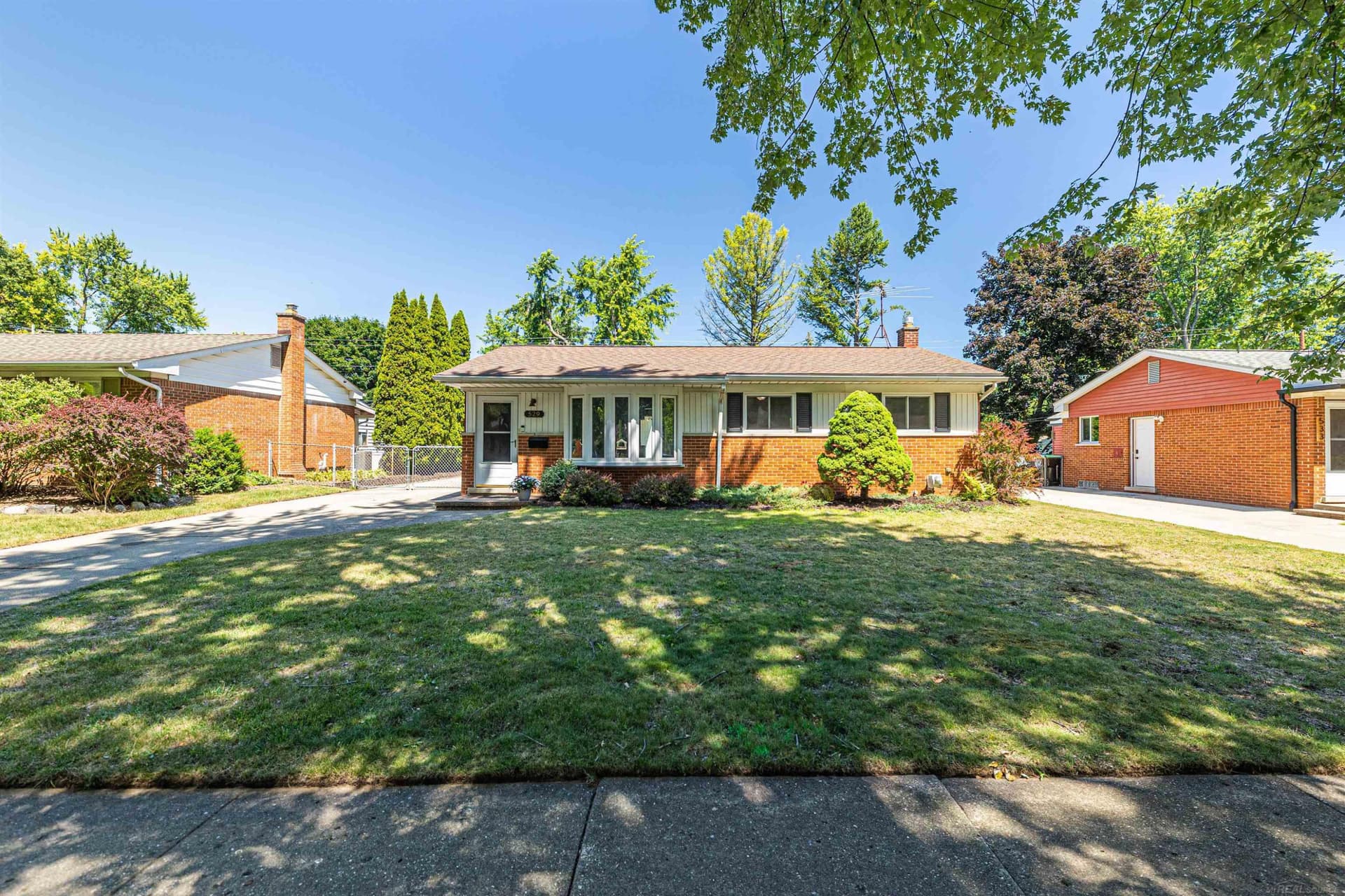 529 Rewold Drive, Rochester, MI 48307