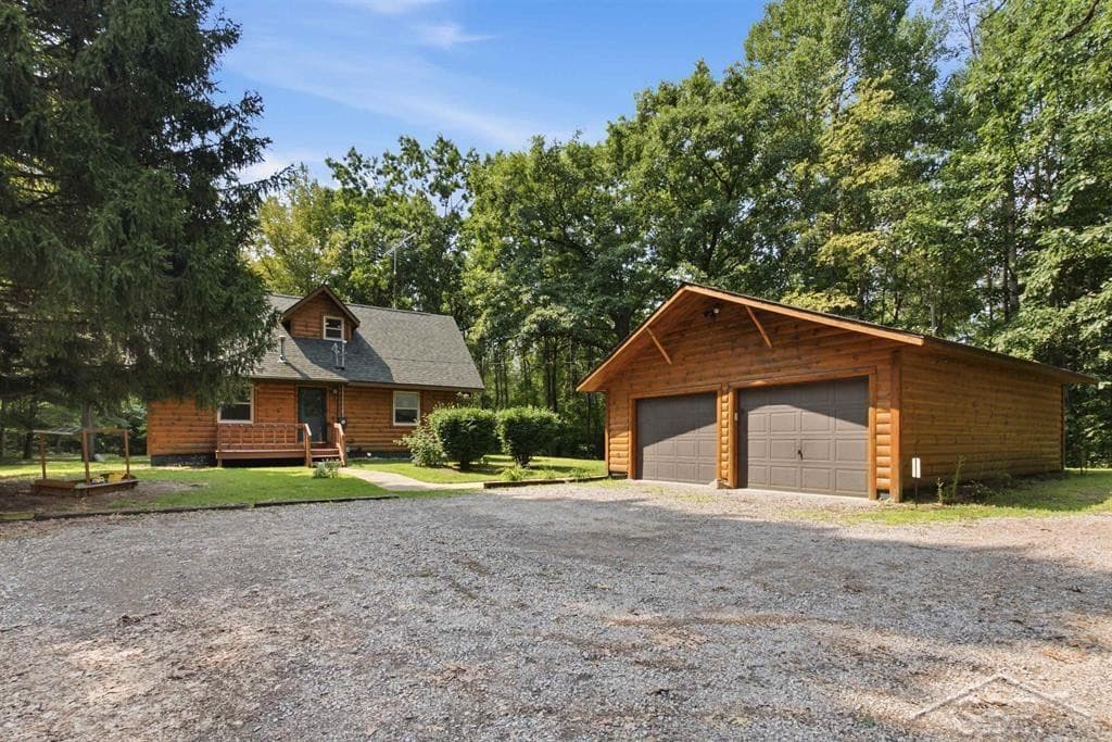 1583 S Long Road, Beaverton, MI 48612