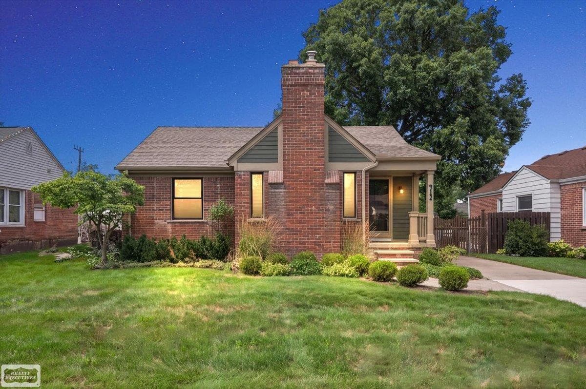 912 Cedar Hill Drive, Royal Oak, MI 48067