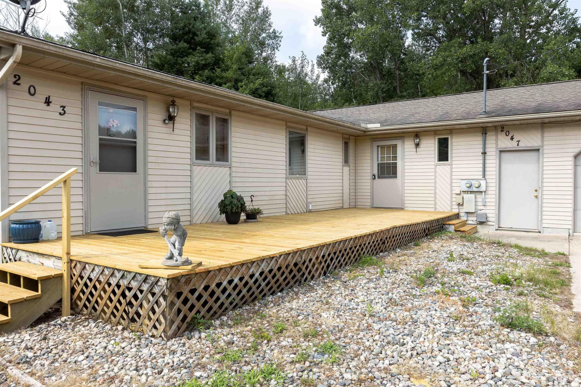2043/2047 N Neiner Road, Sanford, MI 48657