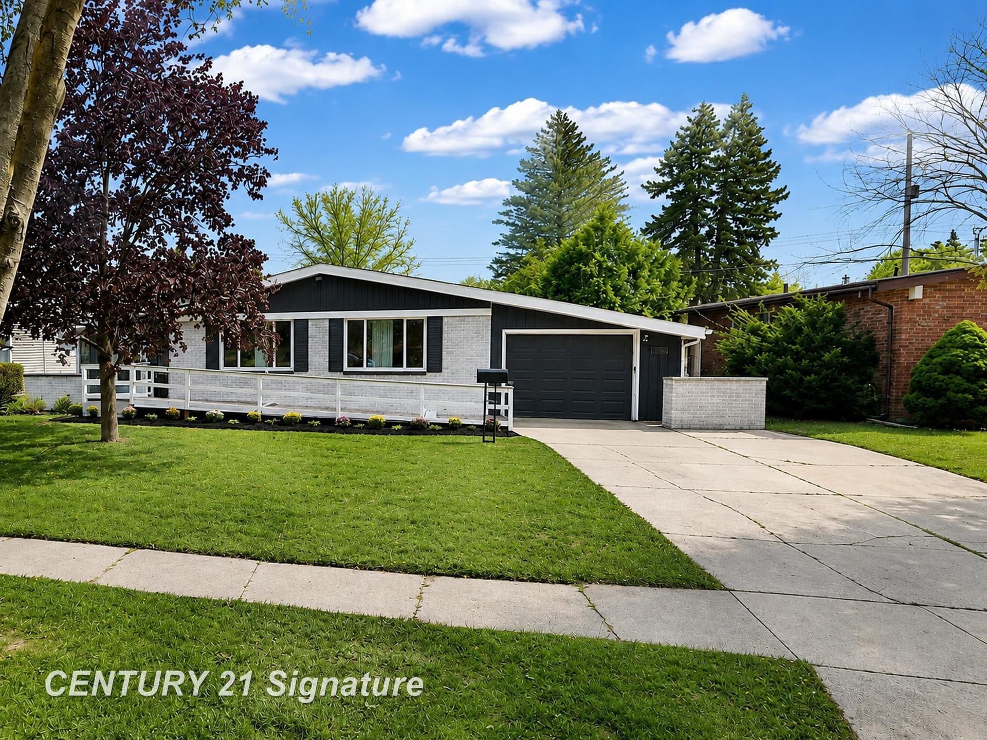 2003 Carman Drive, Saginaw, MI 48602