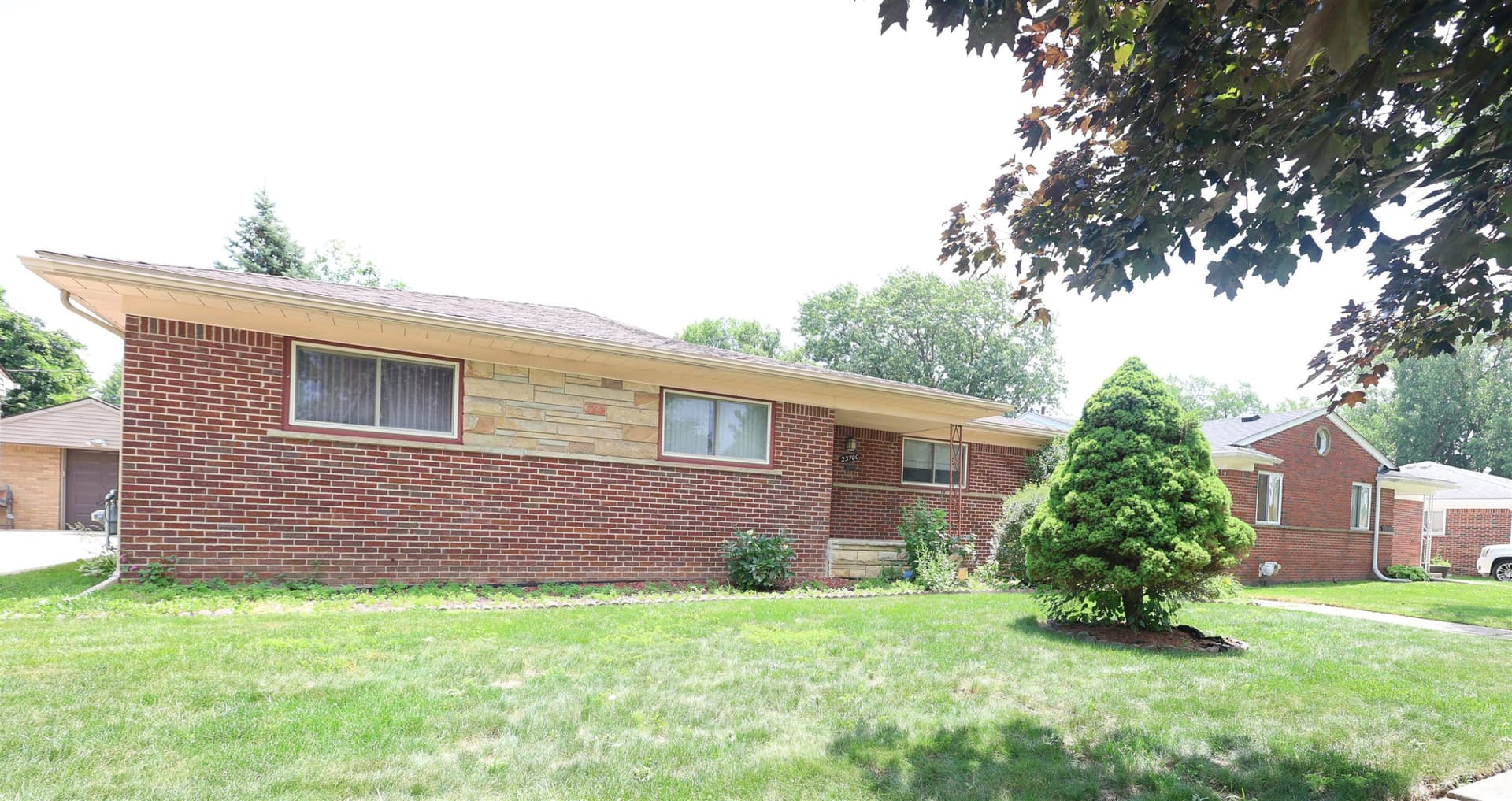 23700 Radclift Street, Oak Park, MI 48237