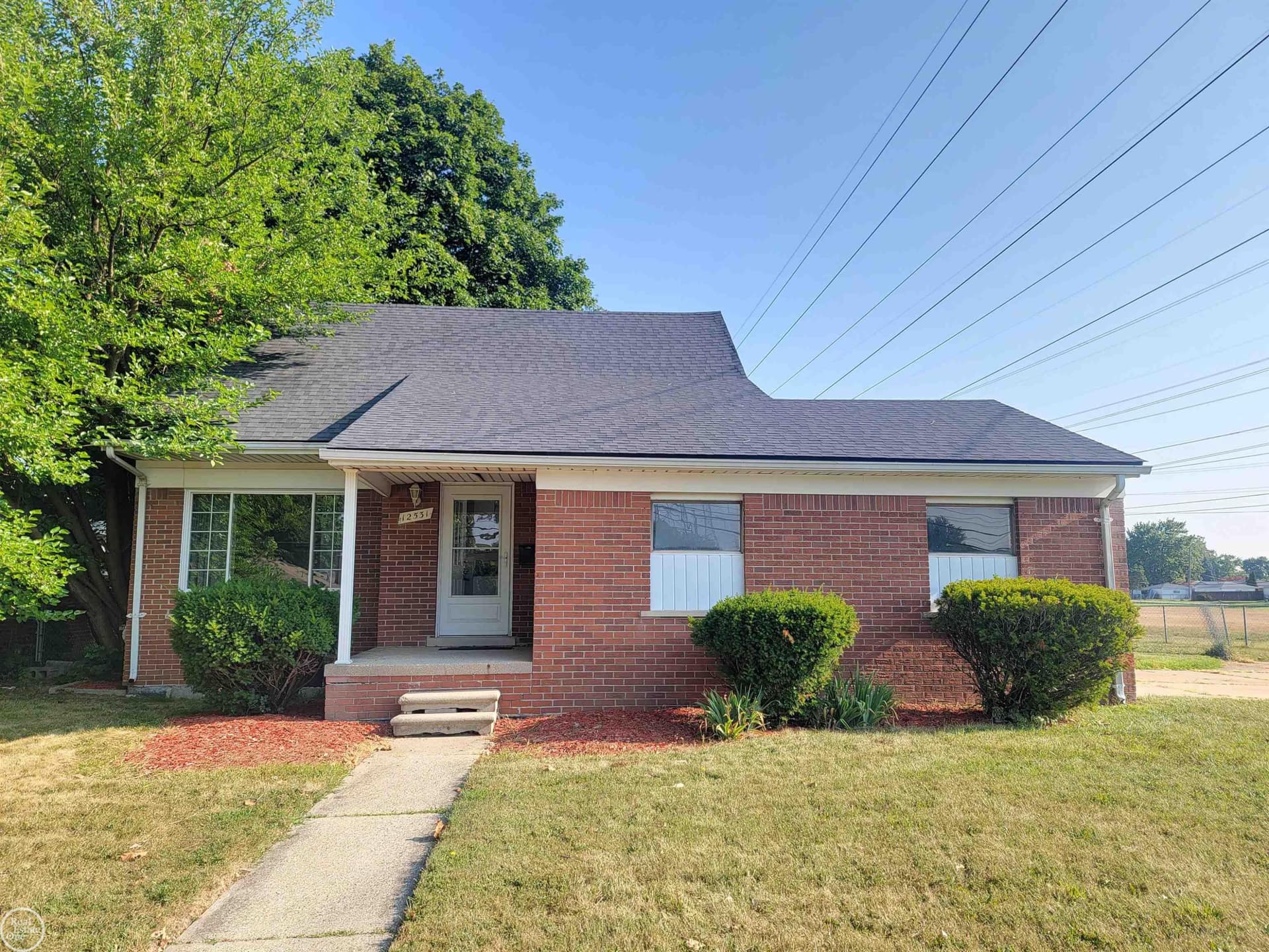 12531 Common Road, Warren, MI 48093