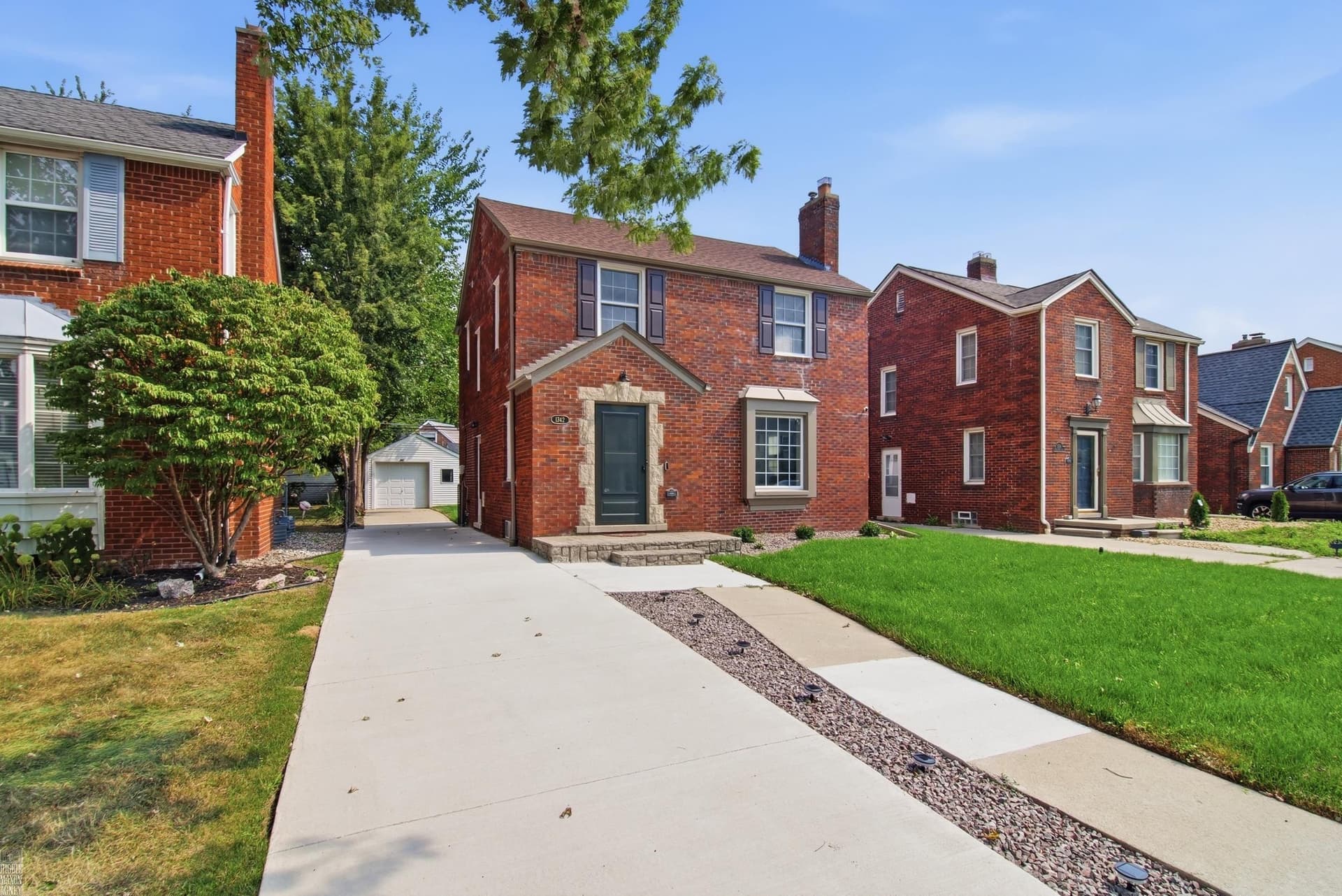 1342 Hollywood Avenue, Grosse Pointe Woods, MI 48236