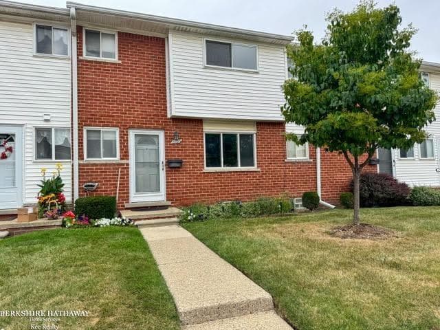 8735 Sterling Street, Center Line, MI 48015