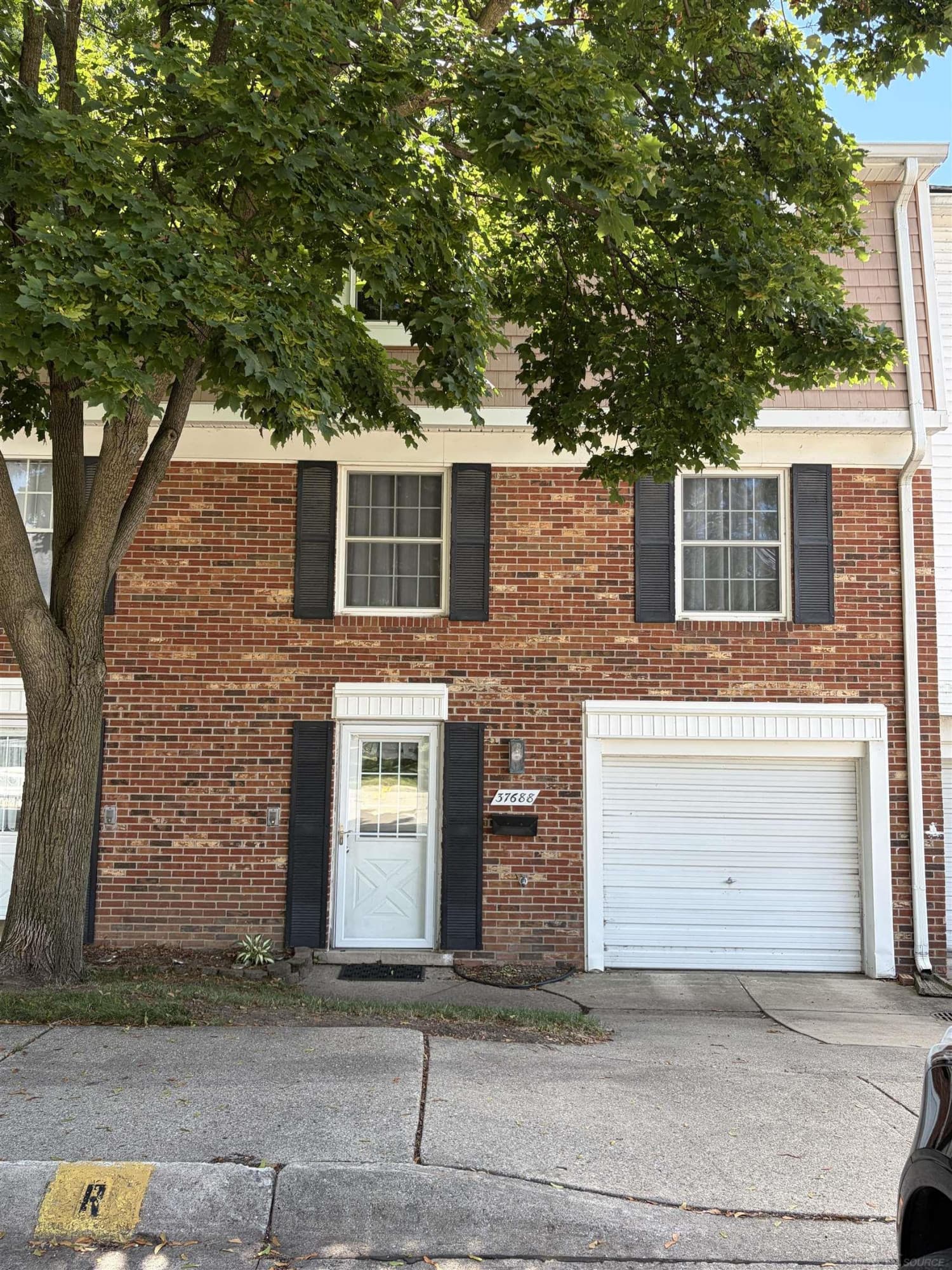 37688 Charter Oaks Boulevard, Clinton Twp, MI 48036