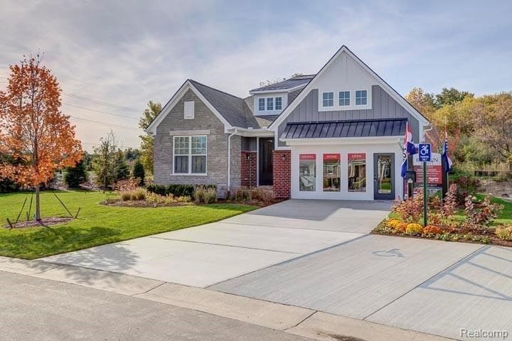 49507 Parkview Court, #94, Northville, MI 48167