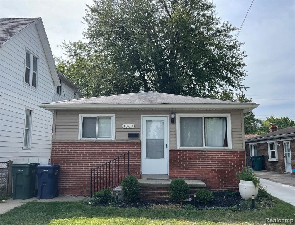 1307 PAGEL Avenue, Lincoln Park, MI 48146