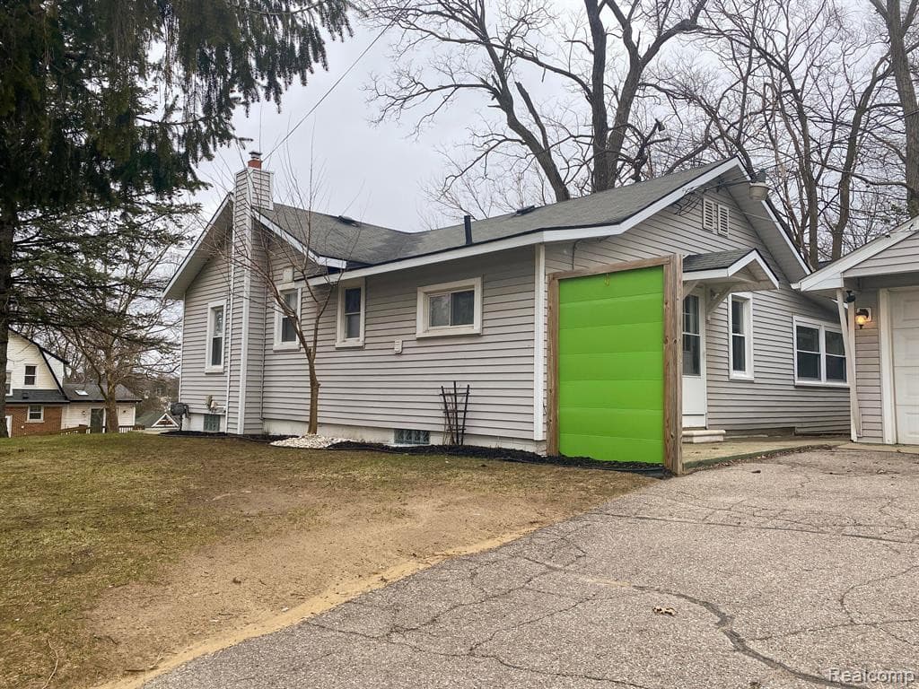 705 E MAIN Street, Brighton, MI 48116