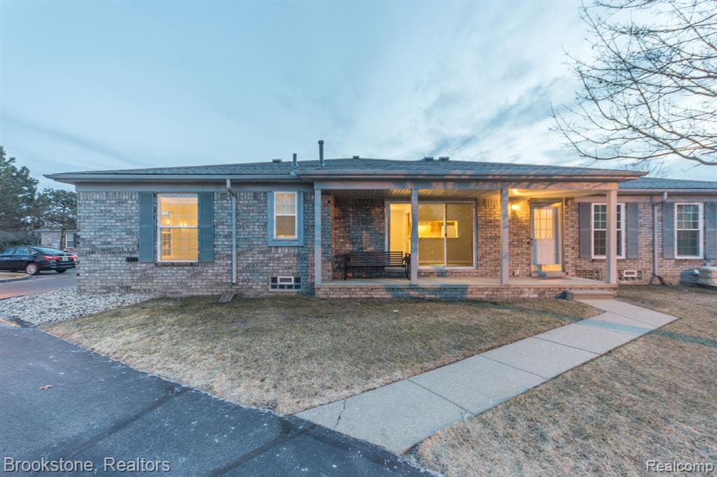 48617 EDGEMONT Court, Shelby Twp, MI 48315