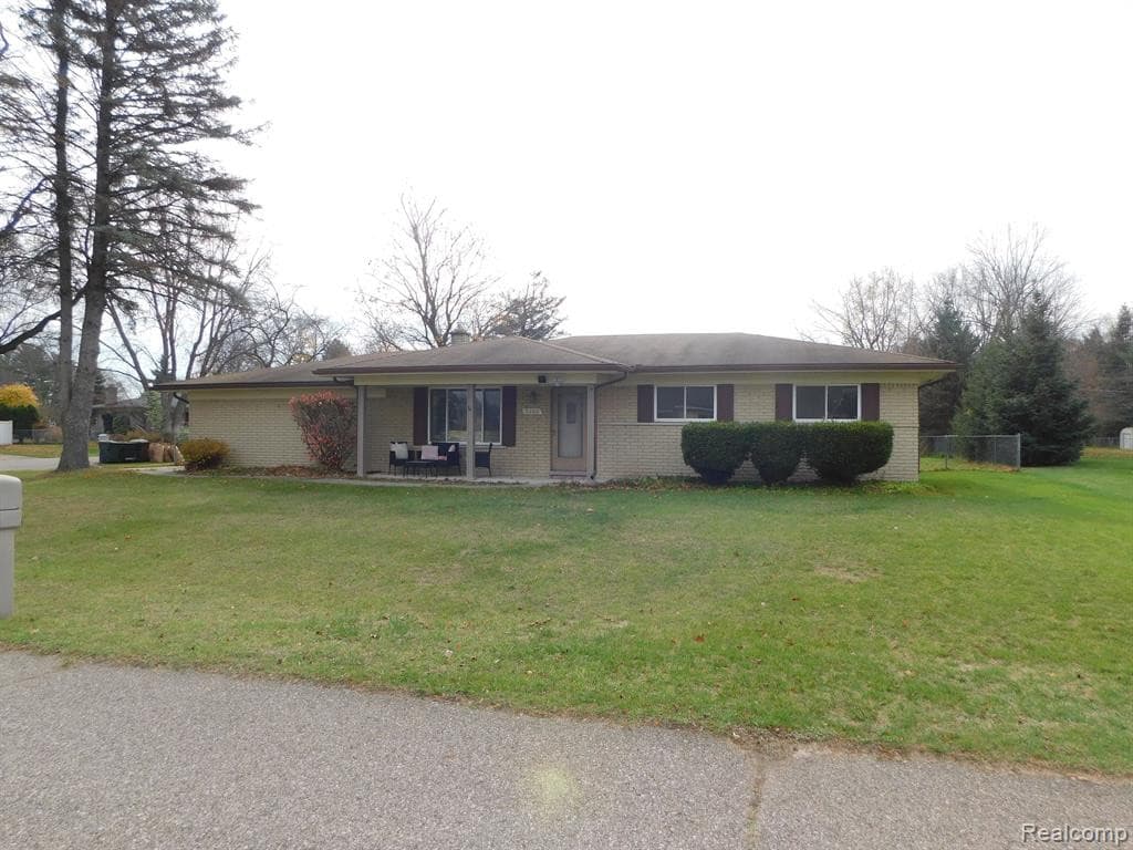 5280 KEMO Drive, Shelby, MI 48317